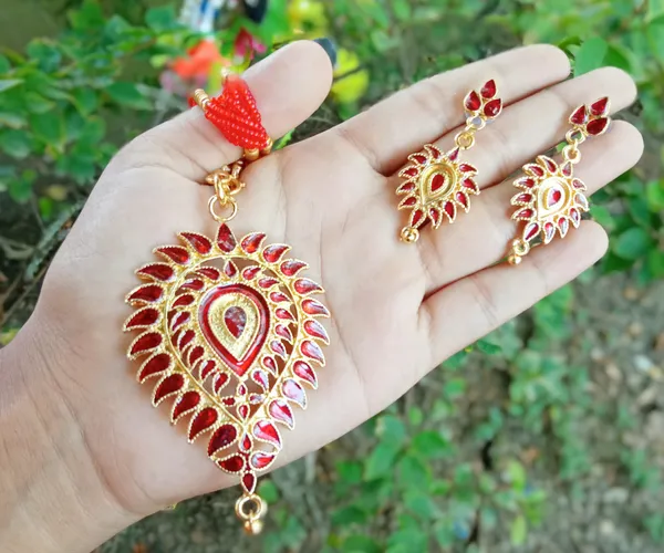 Assamese_Traditional_Gold_Plated_Red_Colour_Dugdugi_Tassel_Jewellery_Set_For_Women_&_Girl